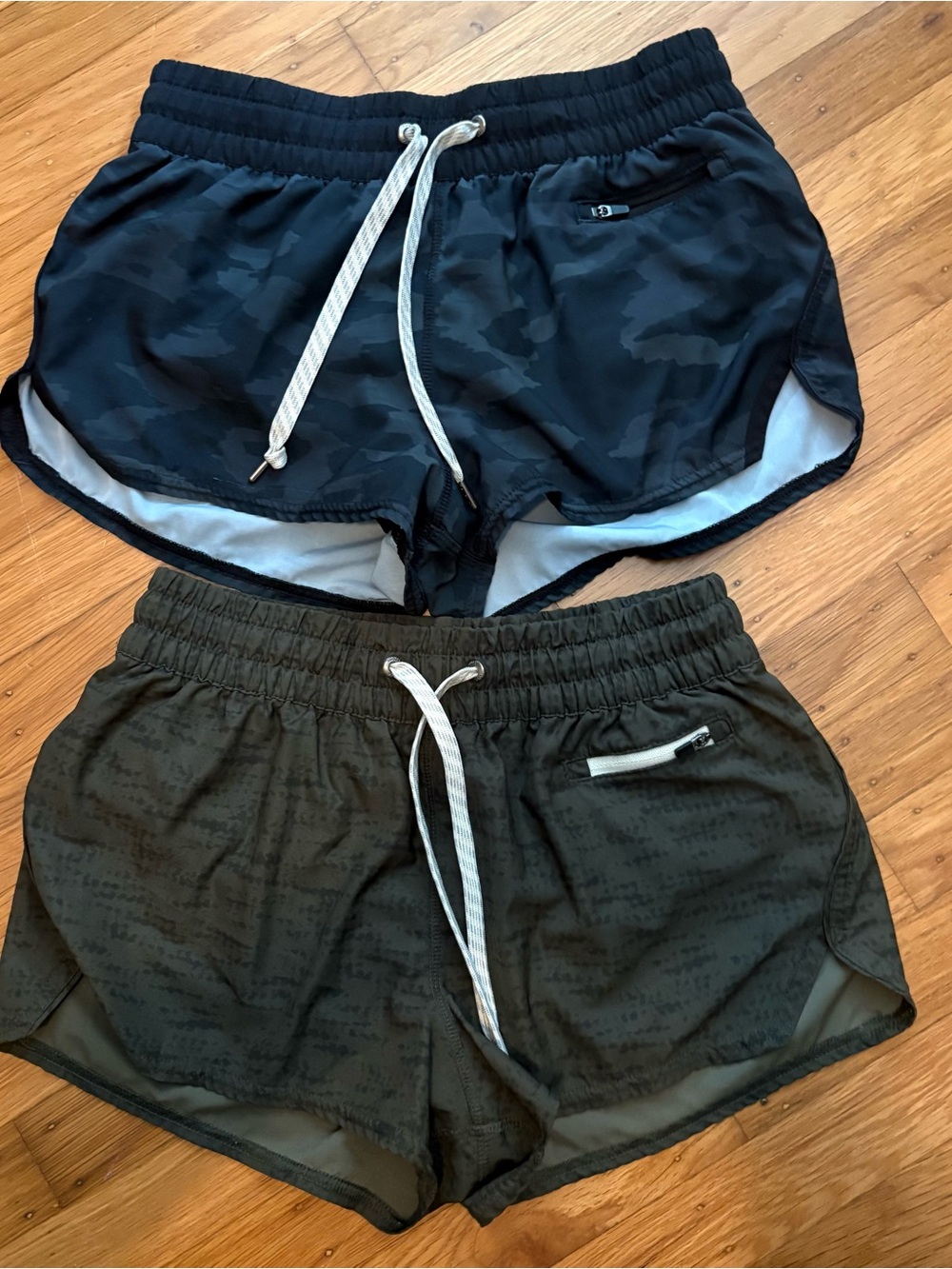 Vuori Women’s Athletic Clementine 2.0 Shorts bundle — Black Camo & Olive
